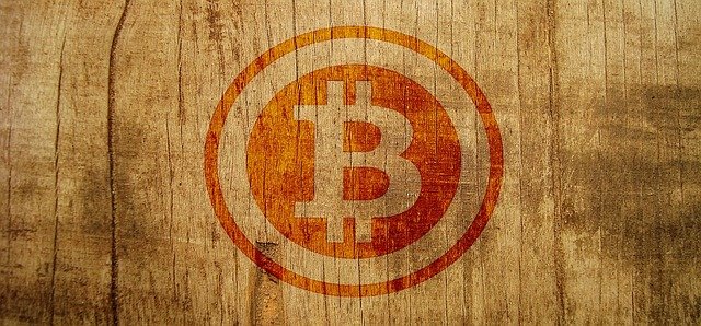 bitcoin na dřevě