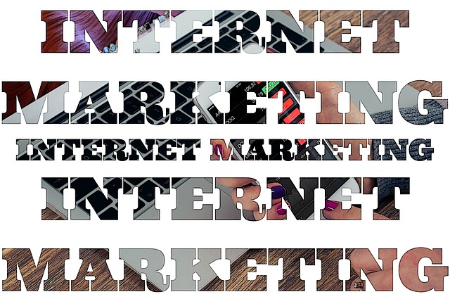 nápis „Internet marketing“